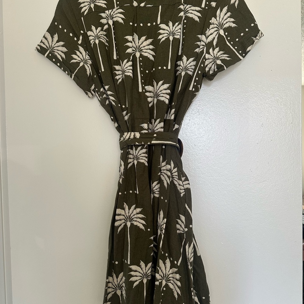 Tahari Olive Green Palm-Print Midi Shirt Dress with Belt - Picture 4 of 6